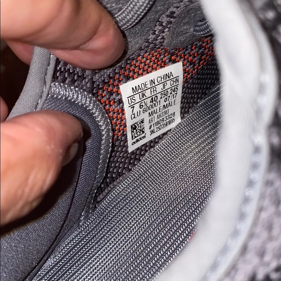 Yeezy Boost 350 v2 - Picture 7 of 7